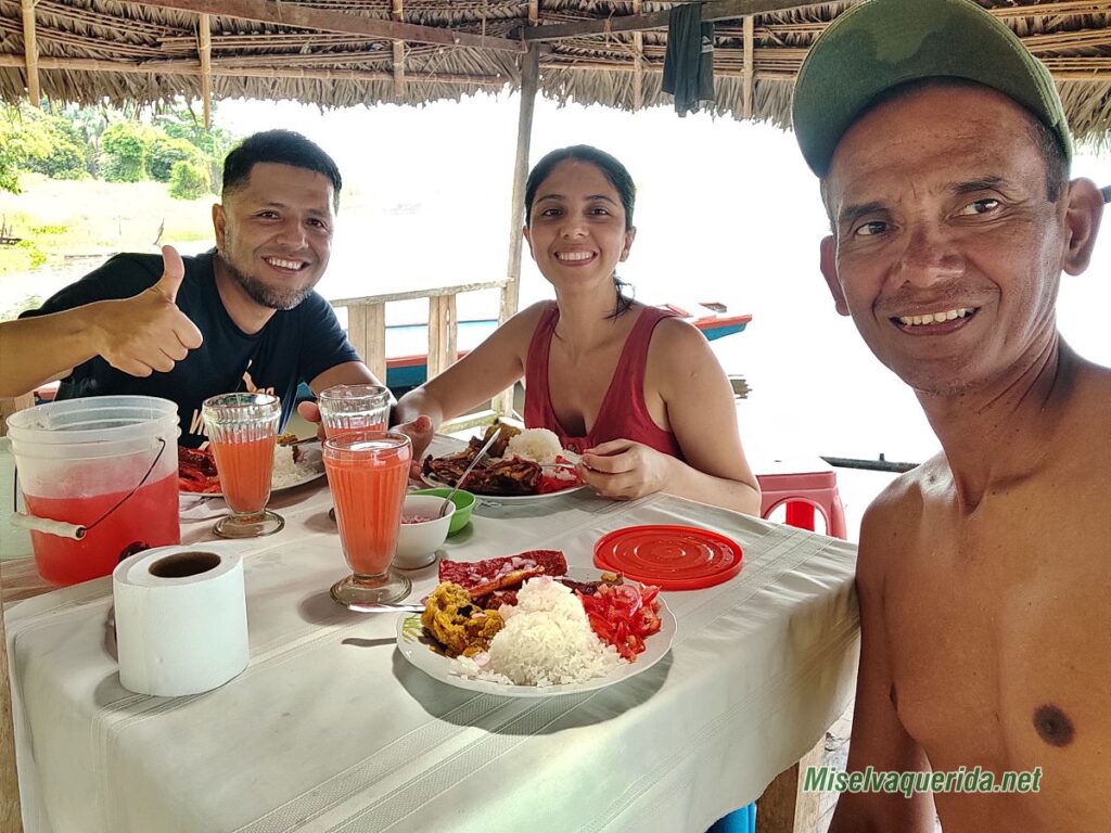 Rico almuerzo en el tour full day lago Cuipari