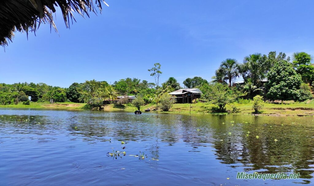 Lago y pueblo de Cuipari